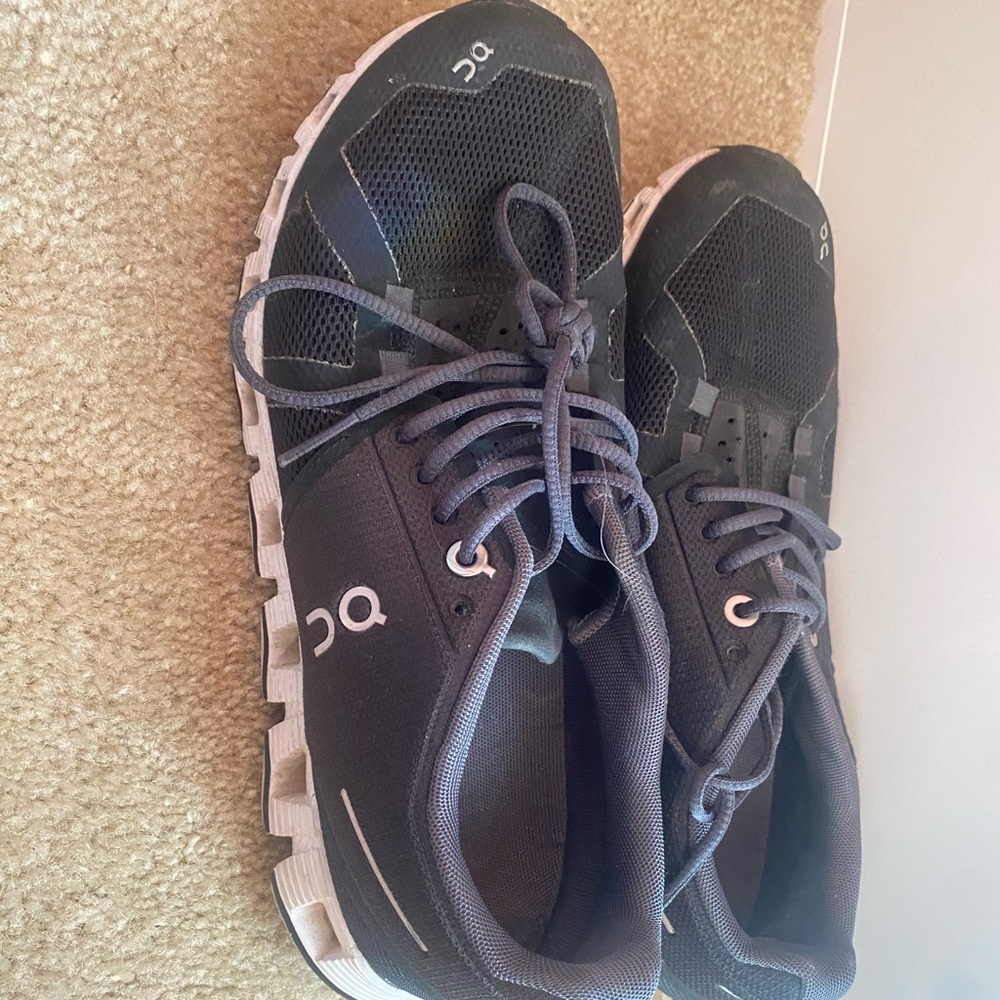 Worn On clouds tennis shoes